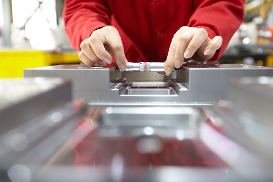 ASSAB 8407 Plastikowe części formy Niestandardowa obróbka CNC MAKINO